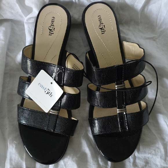 (J4) East 5th Black Sandals Slide Style - Picture 2 of 7
